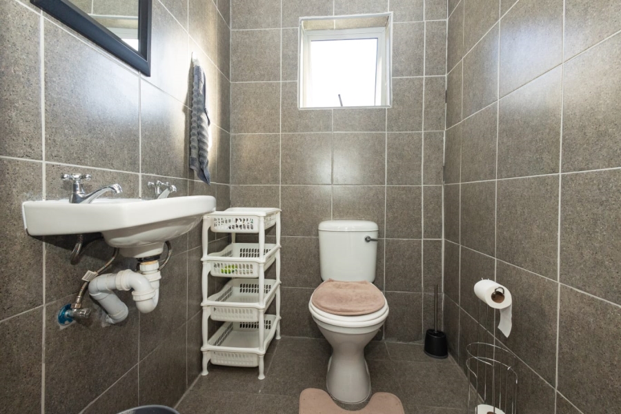 To Let 3 Bedroom Property for Rent in Fairfield Estate Western Cape